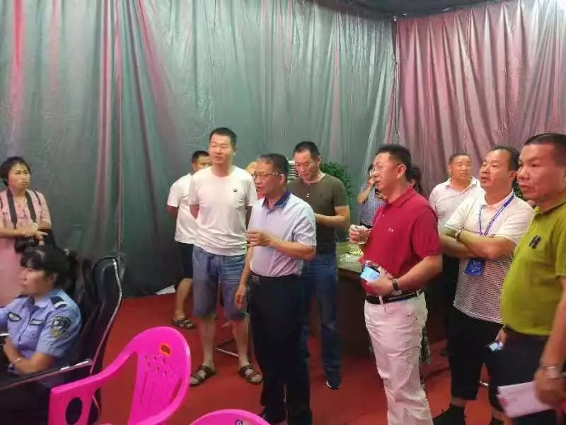 9月15日,罗发明陪同赵应良一行检查安保监控中心.
